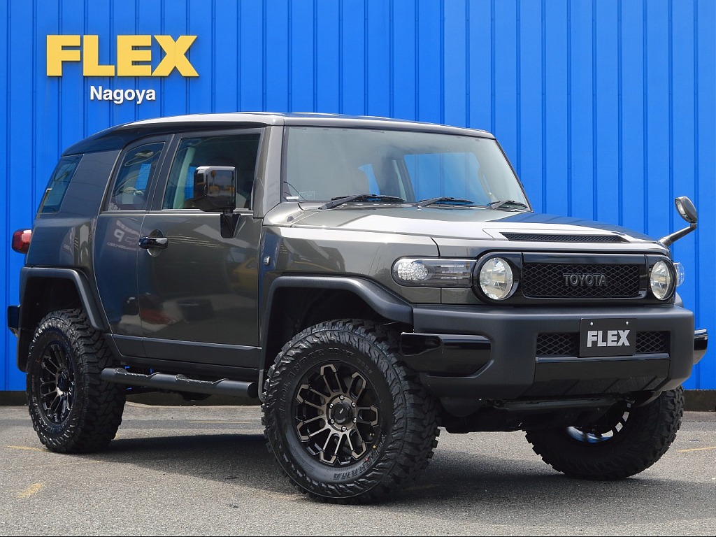 コンパクトに見えますが車内空間は見た目より広々しています！！是非店舗へ体感しにいらして下さい。