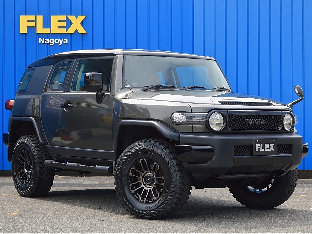 コンパクトに見えますが車内空間は見た目より広々しています！！是非店舗へ体感しにいらして下さい。