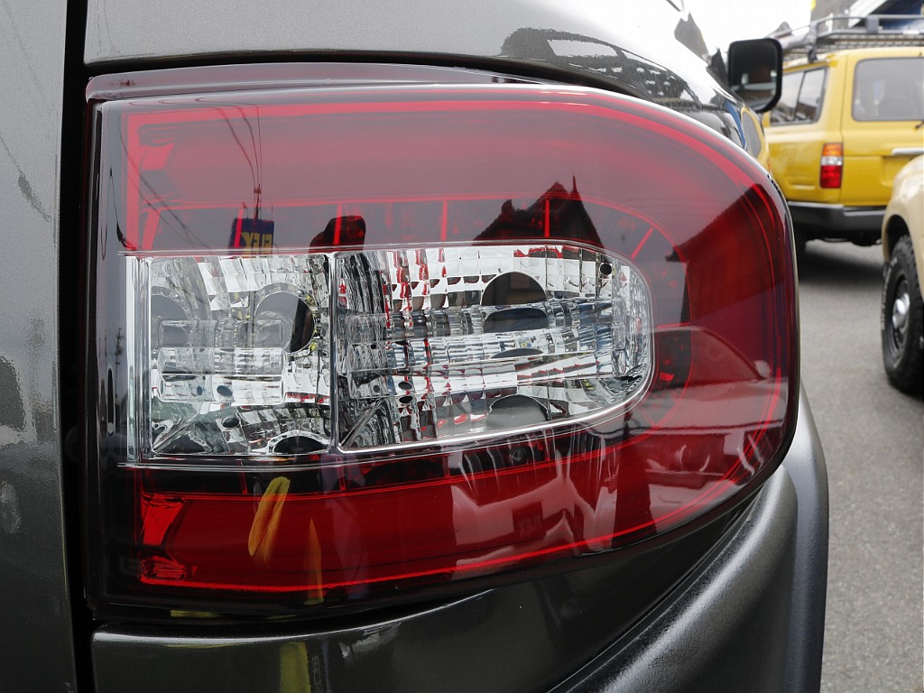 ２色テールランプ