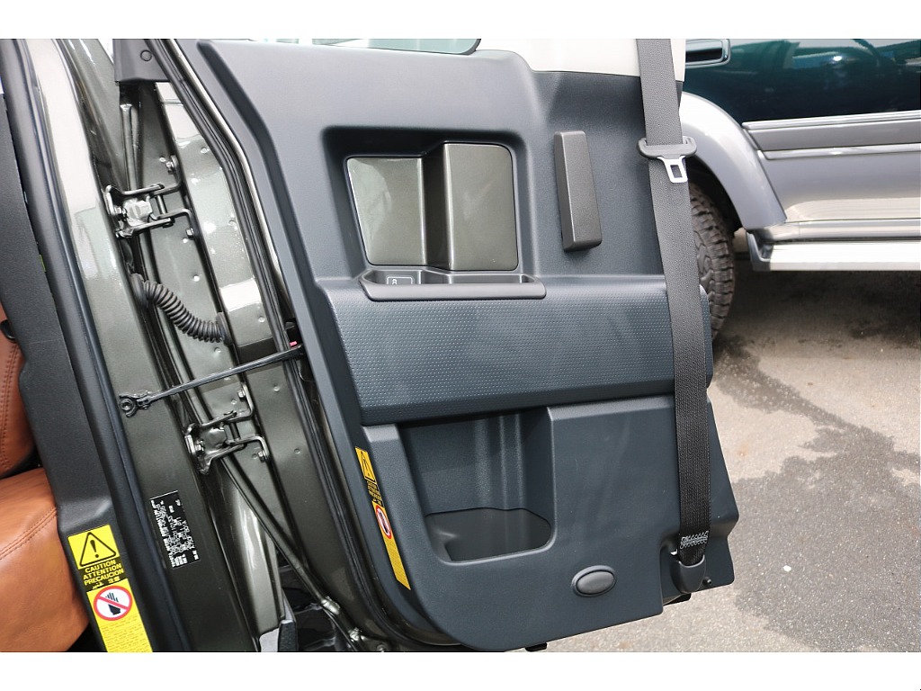 助手席側のセカンドシートの内張り