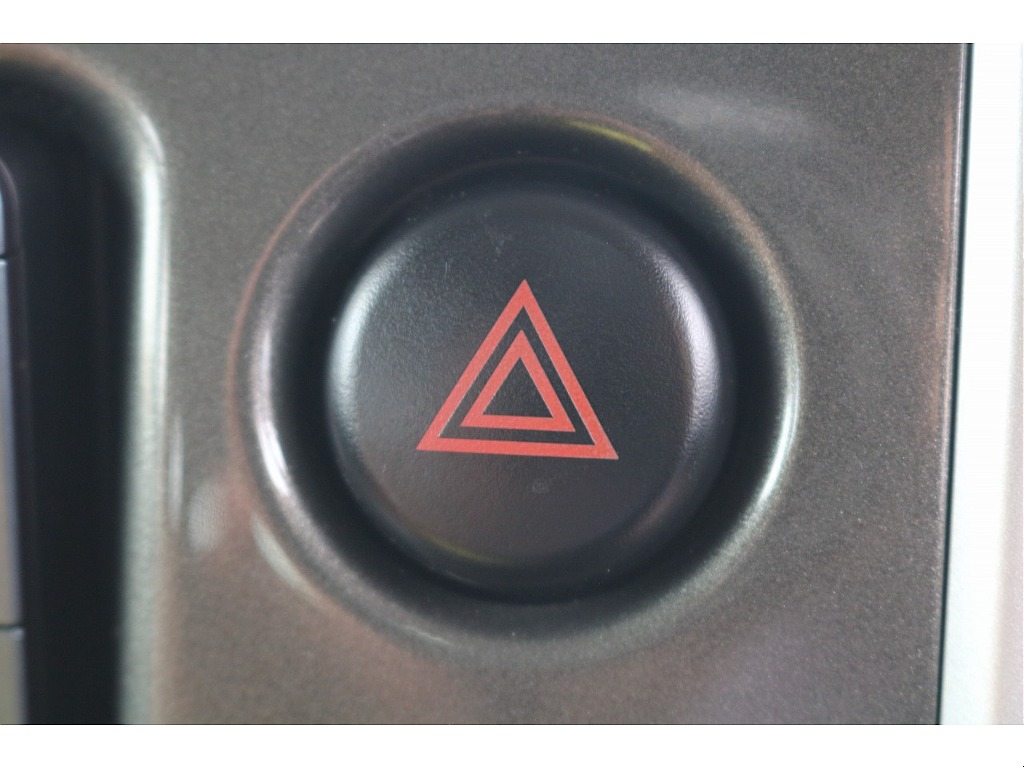 ハザードスイッチ