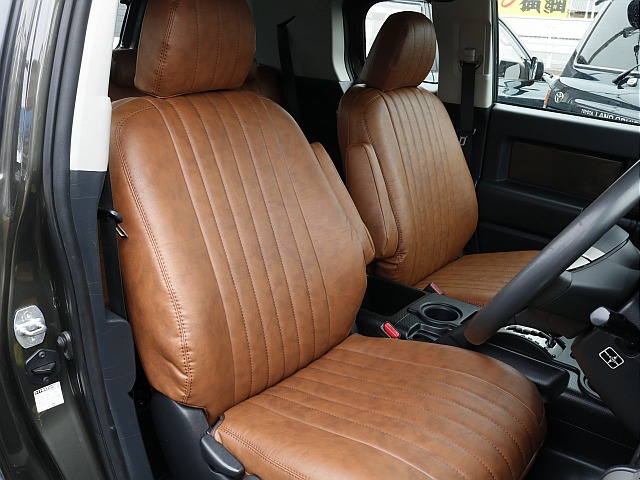 フロントシートは運転席の中でも、滞在時間が多くなりますし、皆さんのことを安全に目的地まで連れていくという重大な任務があります！快適な車内にするため、スタッフが一生懸命サポートします！