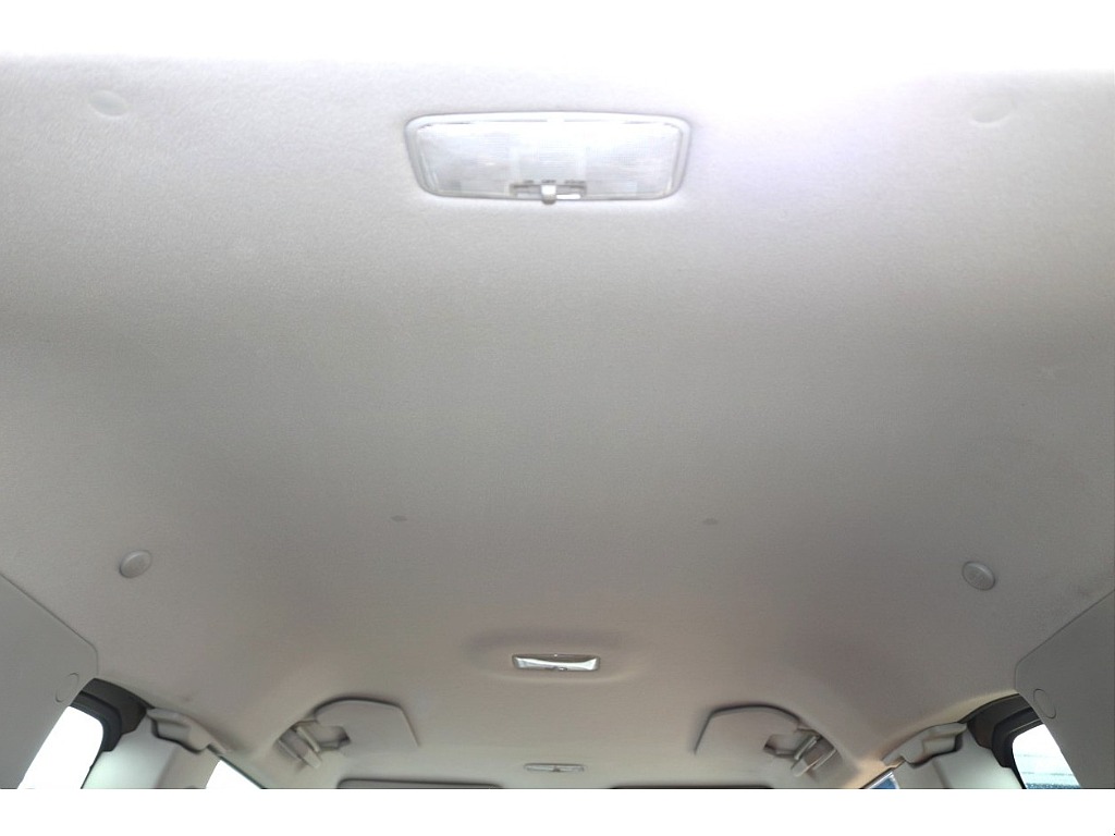 天張りになります！中古車ではたまにヤニ汚れで真っ黒なお車などもありますので中古車選びでは重要なチェックポイントです！