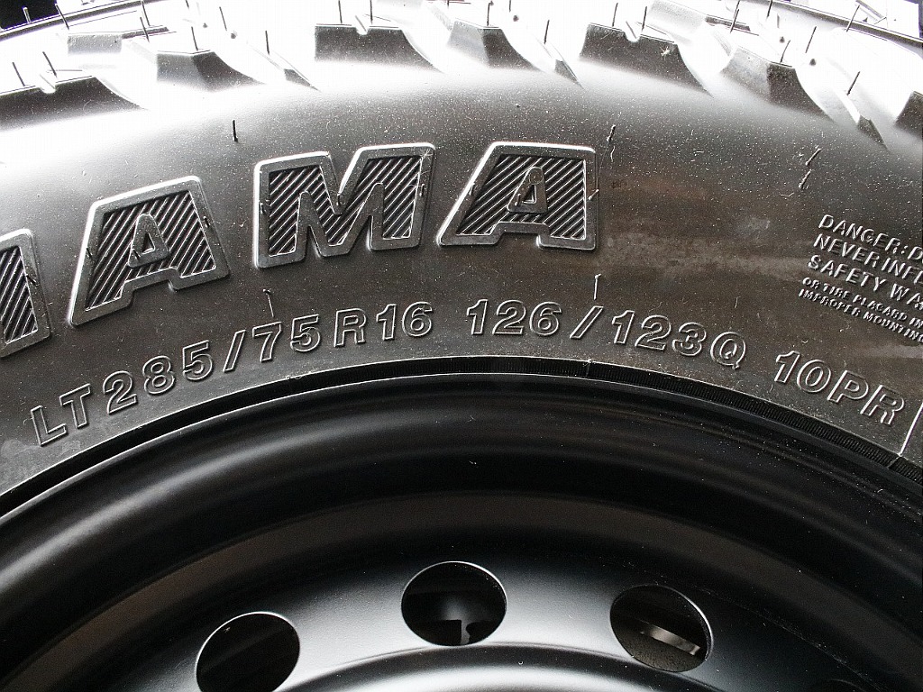 タイヤサイズは285/75/R16になります！