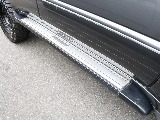 サイドステップ付きで乗り降りも楽々♪