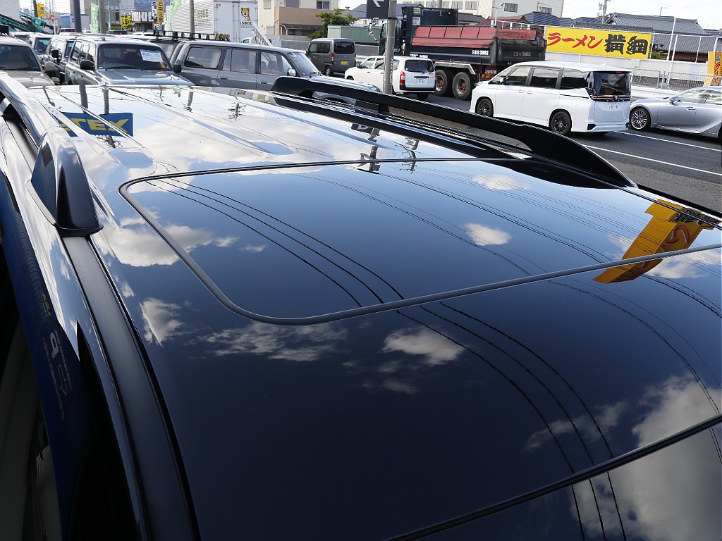 ルーフのペイントも綺麗な状態になります！！車の中でもたくさん日が当たる部分のなるので綺麗だと安心感がありますよね！