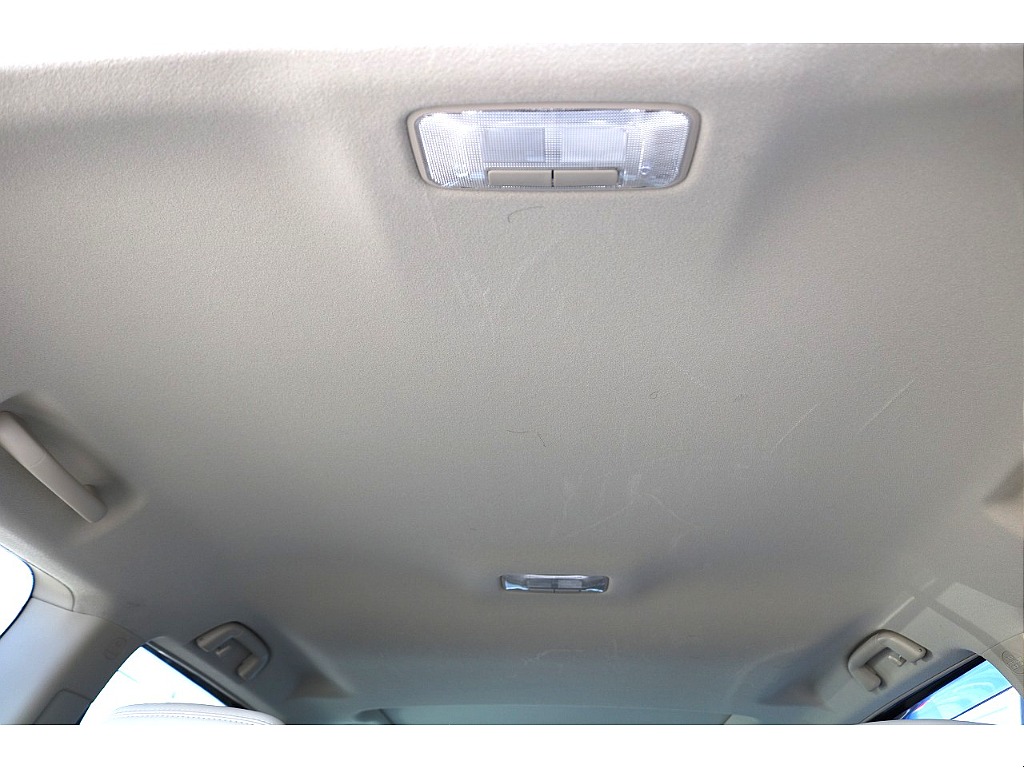 天張りになります！中古車ではたまにヤニ汚れで真っ黒なお車などもありますので中古車選びでは重要なチェックポイントです！