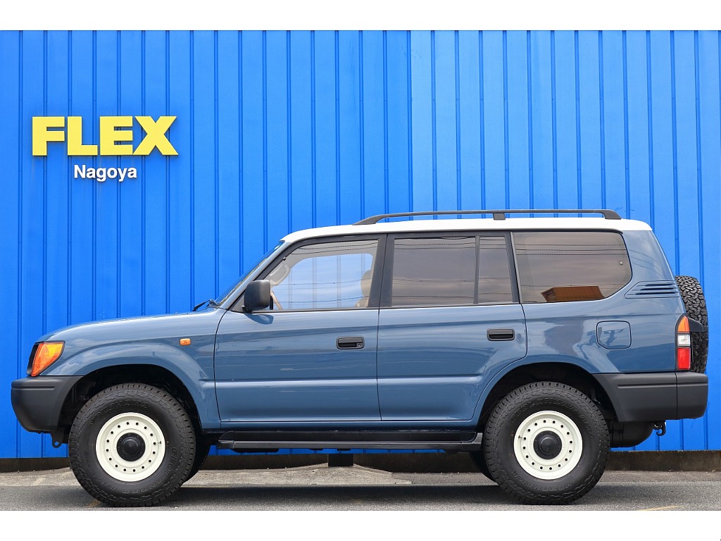 サイドステップ付きとなりますので乗り降りもし易いですね。
