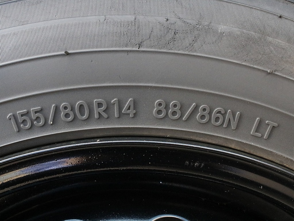 タイヤサイズは155/80/R148になります〇