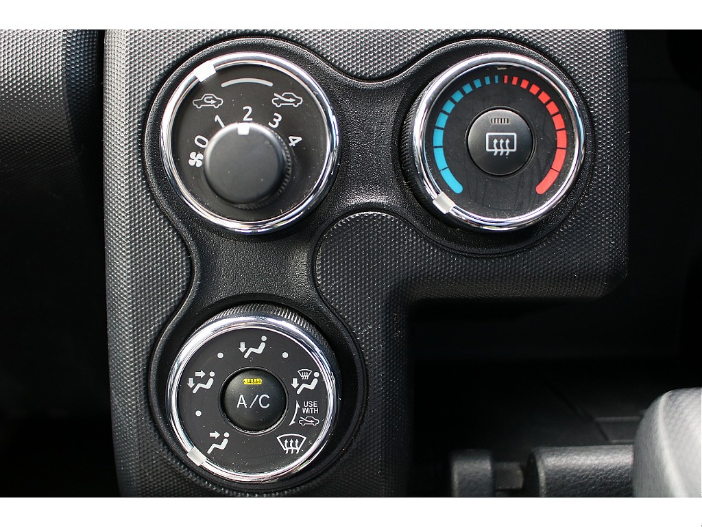 エアコンパネルです！オートエアコン設定もあるので、快適な車内空間になります！