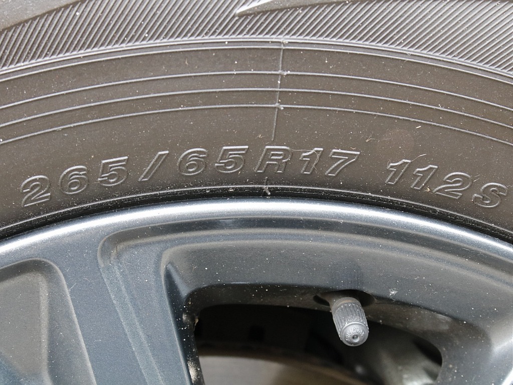 タイヤサイズは265/65/R17になります◎