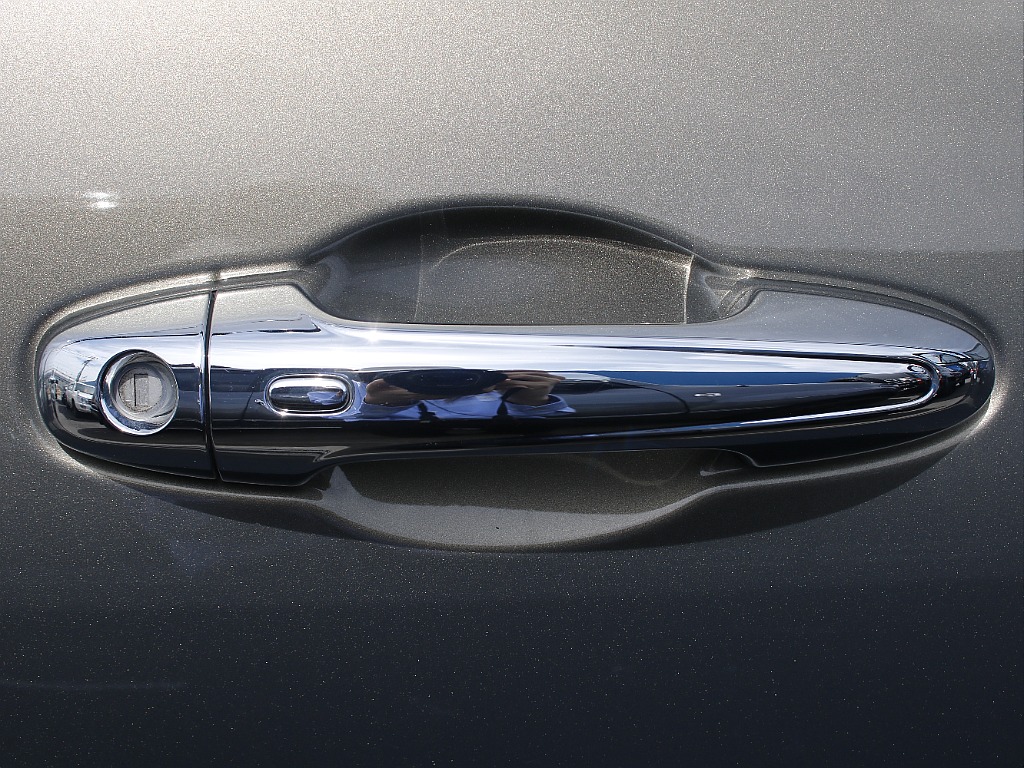 アウターハンドルはメッキ仕様になります！