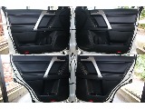 中古車選びで、意外と気になる内張り★ライト付きで夜の乗り降りも安心です〇
