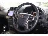 純正の本革巻きステアリングになります！ステアリングスイッチ付きで運転中の操作も楽々♪