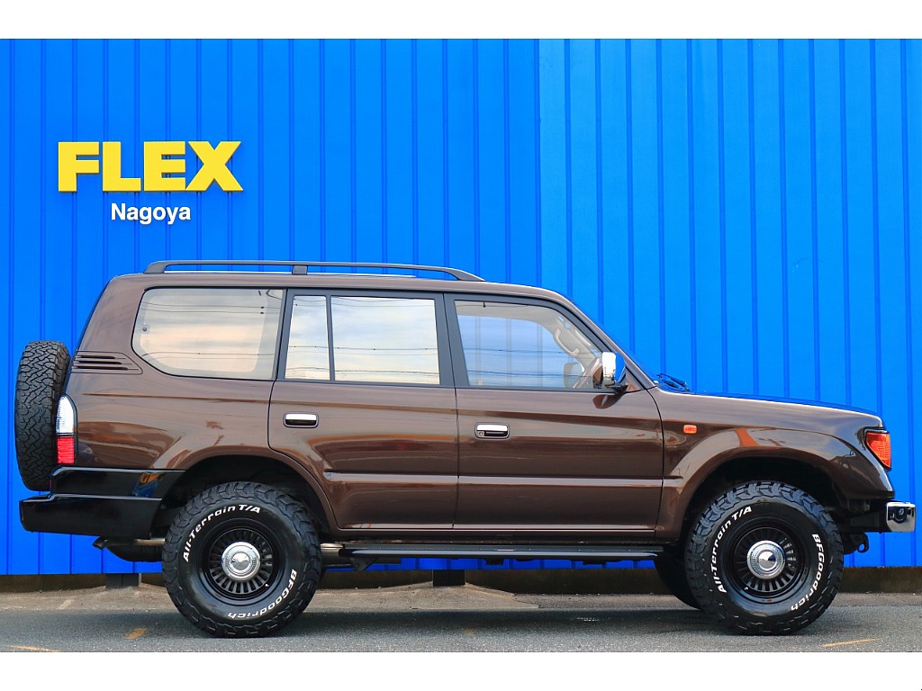 全長476センチ、全幅182センチになります。日本の駐車場規格が長さ5ｍ、幅2ｍになりますので、基本的には収まります。