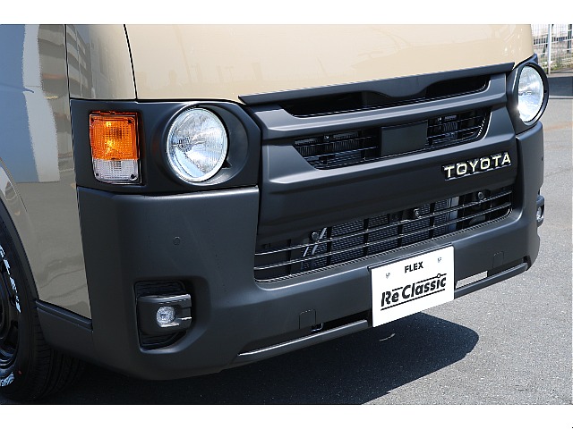 ☆キュートな丸目2灯ヘッドライト♪ ☆マットブラックのフェイスデザイン♪ ☆クラシック感のあるTOYOTAのロゴがワンポイント ♪