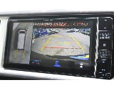 運転席からの目線だけでは見にくい、車両周辺の状況をリアルタイムで表示するパノラミックビューモニターを完備♪