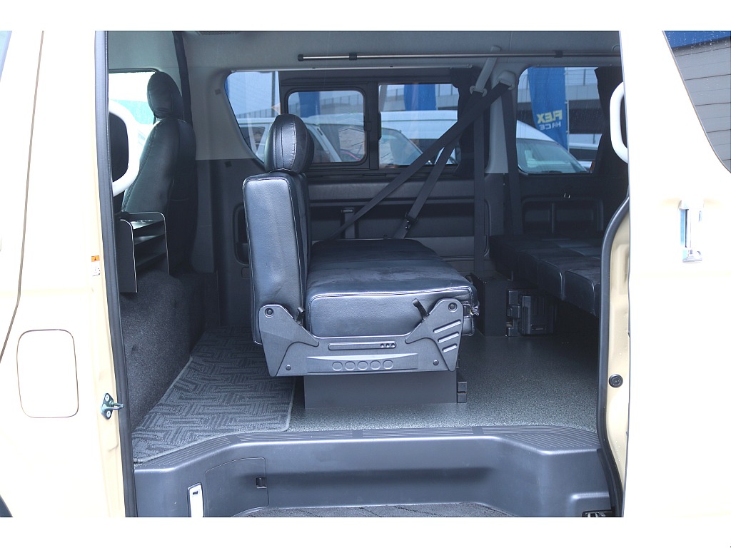 停車時であれば後ろ向き展開可能♪
