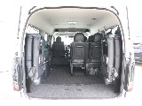 4列目は跳ね上げ可能♪フロアマット付きなので追加費用を抑えられます♪