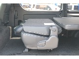 車中泊や大きな荷物をお積みになる際はセカンドシートのリクライニングや跳ね上げが便利です♪