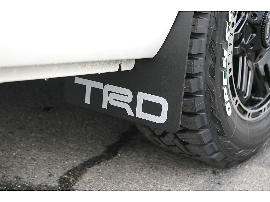 TRDマッドフラップ付き♪