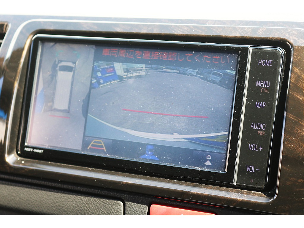パノラミックビューモニターナビ連動完備♪上から車両を見ることが出来るのは非常に嬉しい♪