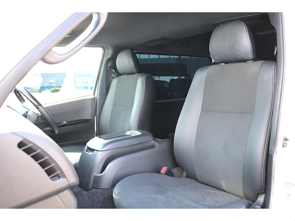 特別仕様車ダークプライムⅡ専用ハーフレザーシート☆★FLEXオリジナルシートカバーをつけることも可能です♪