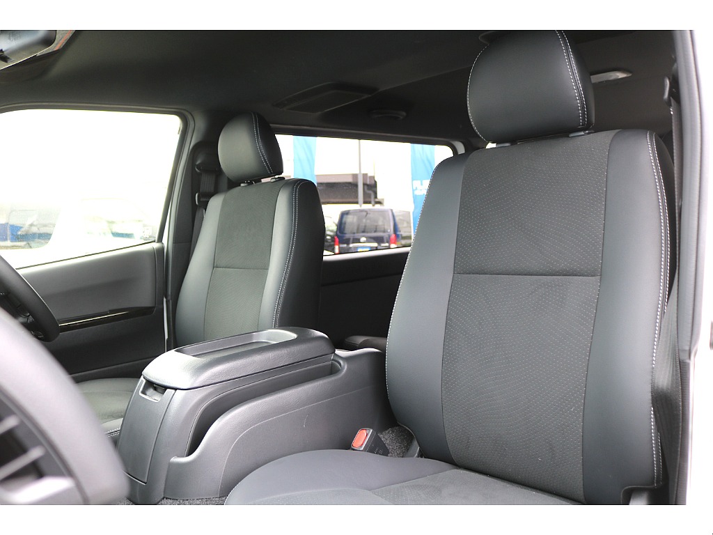 特別仕様車ダークプライムⅡ専用シート☆★FLEXオリジナルシートカバーをつけることも可能です♪