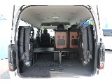 4列目は跳ね上げ可能♪フロアマット付きなので追加費用を抑えられます♪