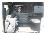 車中泊や大きな荷物をお積みになる際はセカンドシートのリクライニングや跳ね上げが便利です♪