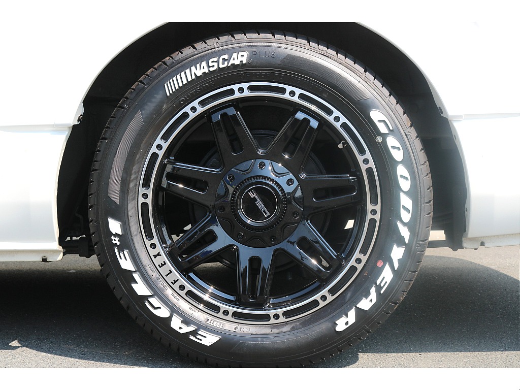 FLEX　DELF04　17インチAW×グッドイヤー　ナスカータイヤをインストール♪