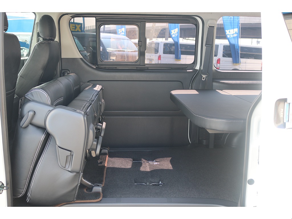 車中泊や大きな荷物をお積みになる際はセカンドシートのリクライニングや跳ね上げが便利です♪