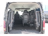 4列目は跳ね上げ可能♪フロアマット付きなので追加費用を抑えられます♪