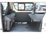 車中泊や大きな荷物をお積みになる際はセカンドシートのリクライニングや跳ね上げが便利です♪
