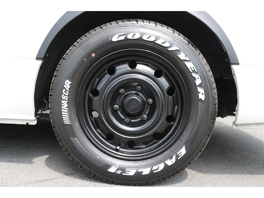 グッドイヤーナスカータイヤ×FLEX　paw16インチAWをチョイス♪カーキの車体とお似合いです♪
