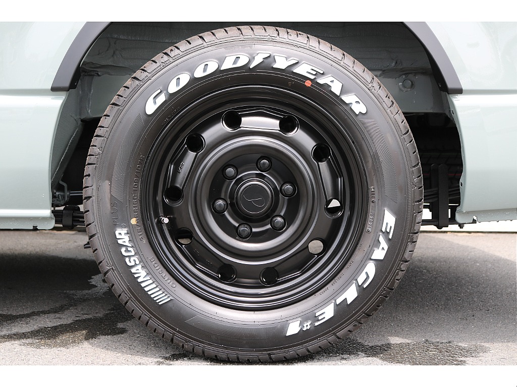 グッドイヤーナスカータイヤ×FLEX　paw16インチAWをチョイス♪カーキの車体とお似合いです♪