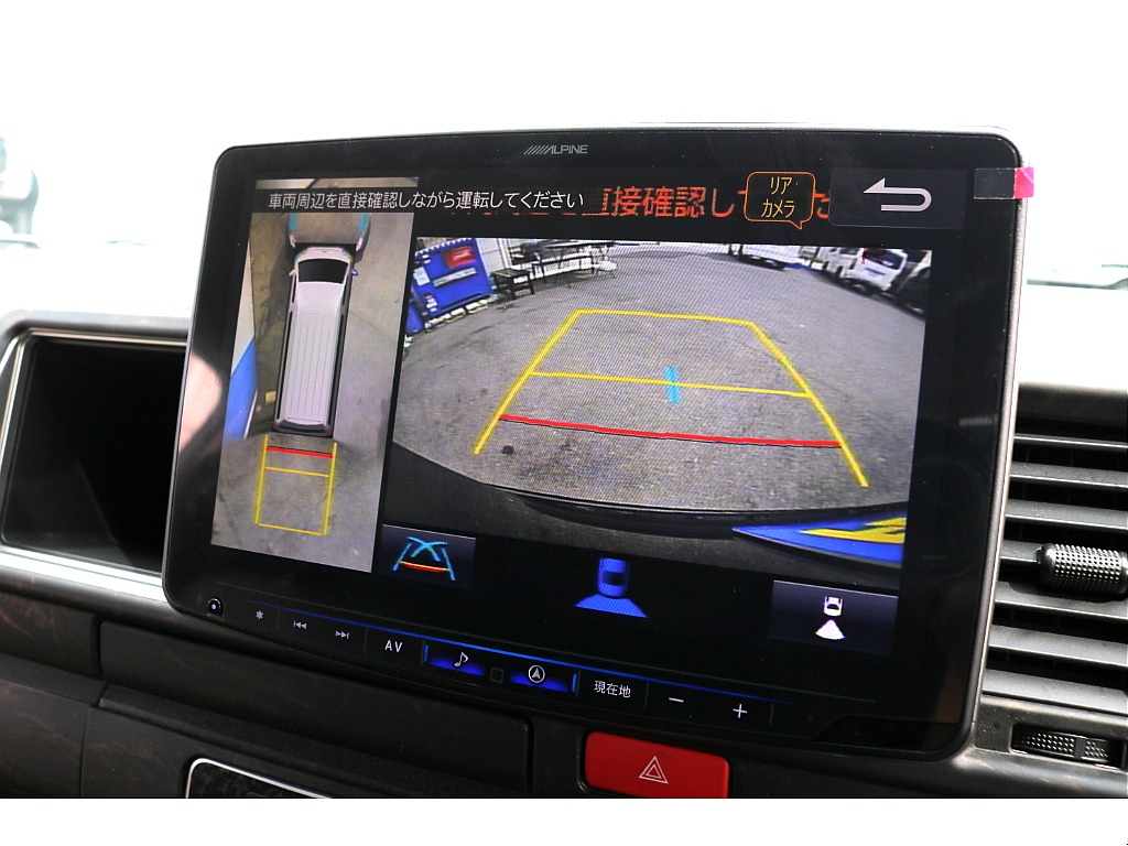 運転席からの目線だけでは見にくい、車両周辺の状況をリアルタイムで表示するパノラミックビューモニターを完備♪