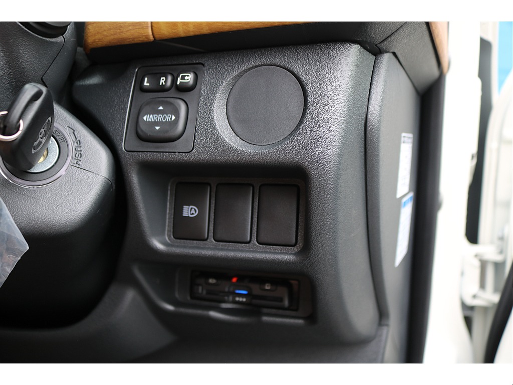 【新車/WoodVillage内装架装/８ナンバー/ディーゼル4WD】オシャレなウッド内装♪サブバッテリー/インバーター/走行充電
