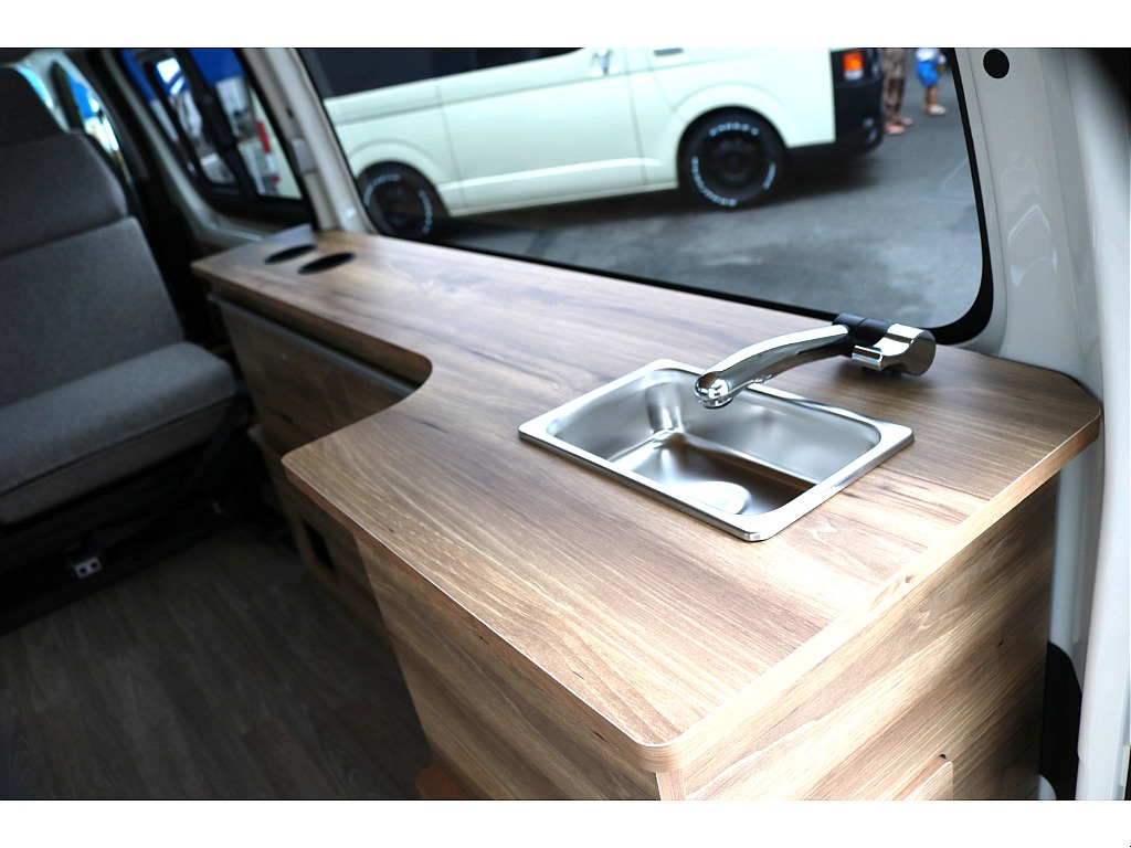 【新車/WoodVillage内装架装/８ナンバー/ディーゼル4WD】オシャレなウッド内装♪サブバッテリー/インバーター/走行充電