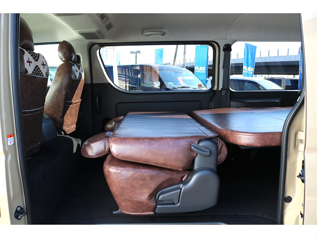 車中泊や大きな荷物をお積みになる際はセカンドシートのリクライニングや跳ね上げが便利です♪
