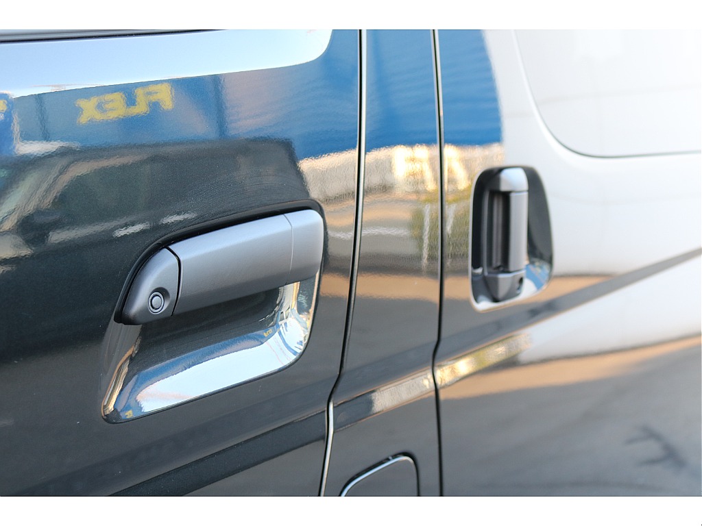 ドアノブもブラック塗装♪