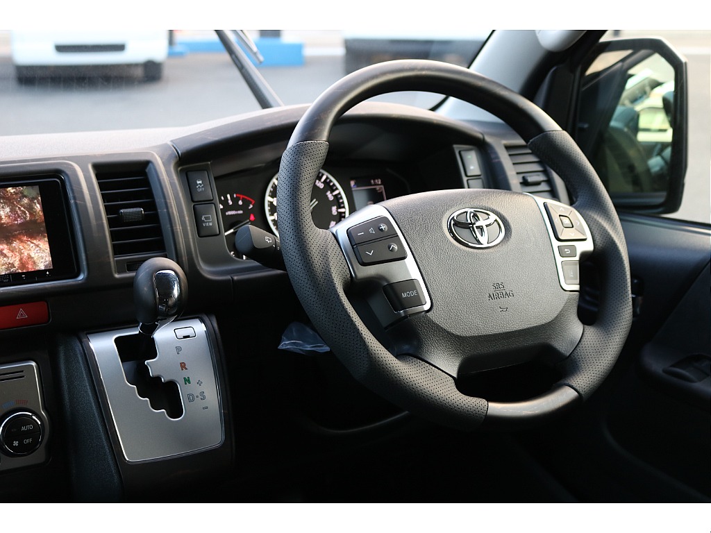 ステアリング＆シフトノブはFLEXオリジナル商品に交換してます♪