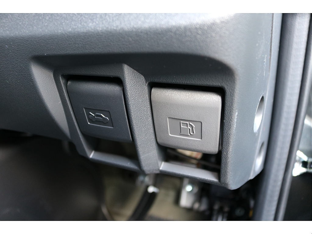 ボンネット＆給油口開け部♪