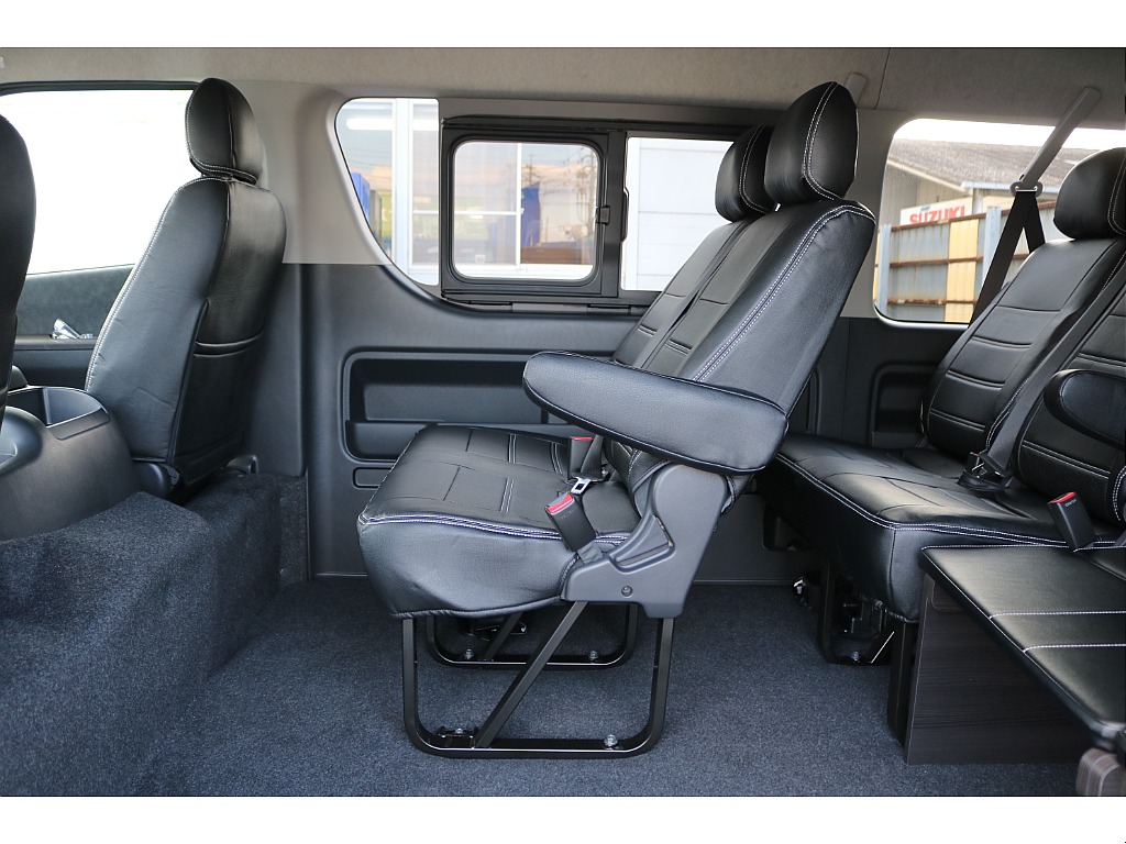 純正シートは30度程リクライニング可能♪