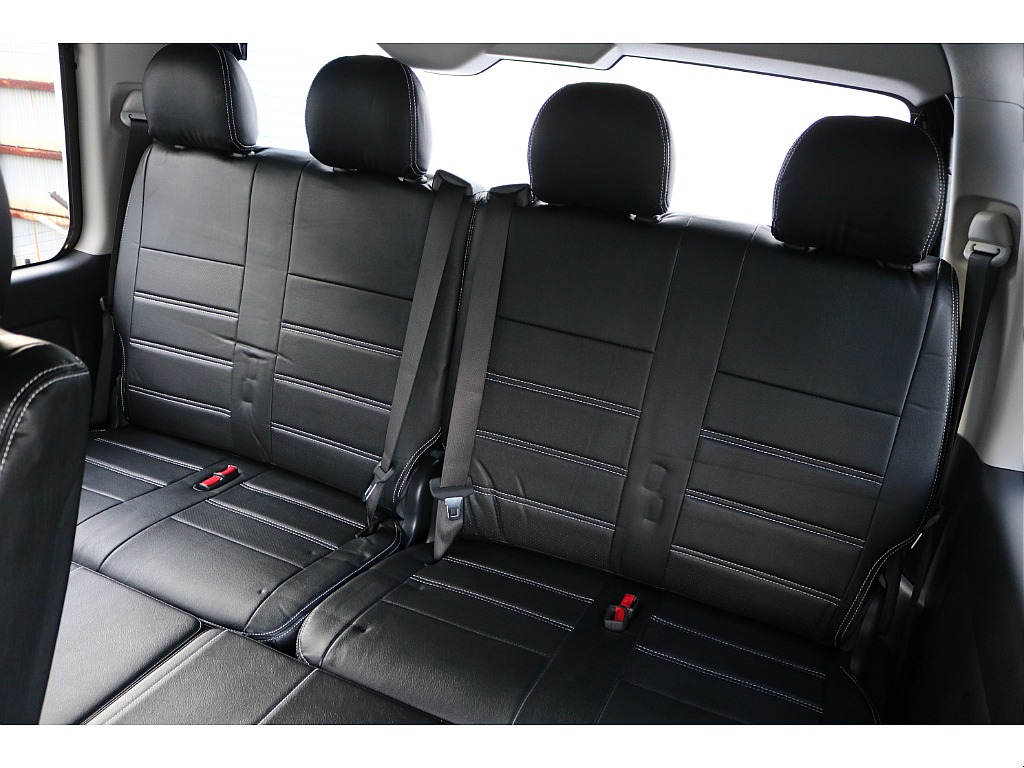 ベッドマットは4列目シート前にも御座います♪