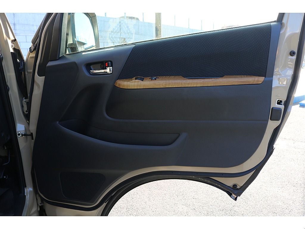 【R7年式/ベージュ/ディーゼル2WD】★ブラックエディション施工一式★他＊＊全国ご納車OK