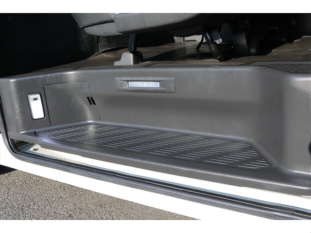 【R2年式/４ナンバー/ディーゼル2WD】★フルセグナビ★ローダウン★ベッドキット★他＊＊全国ご納車OK＊＊