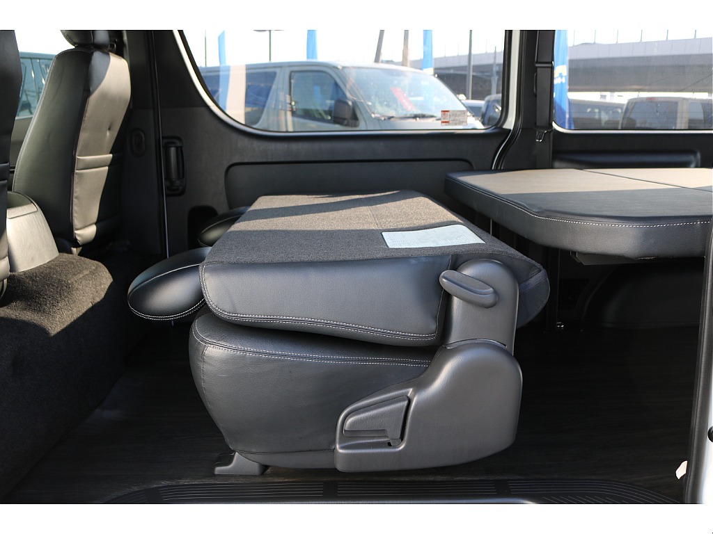 【R2年式/４ナンバー/ディーゼル2WD】★フルセグナビ★ローダウン★ベッドキット★他＊＊全国ご納車OK＊＊