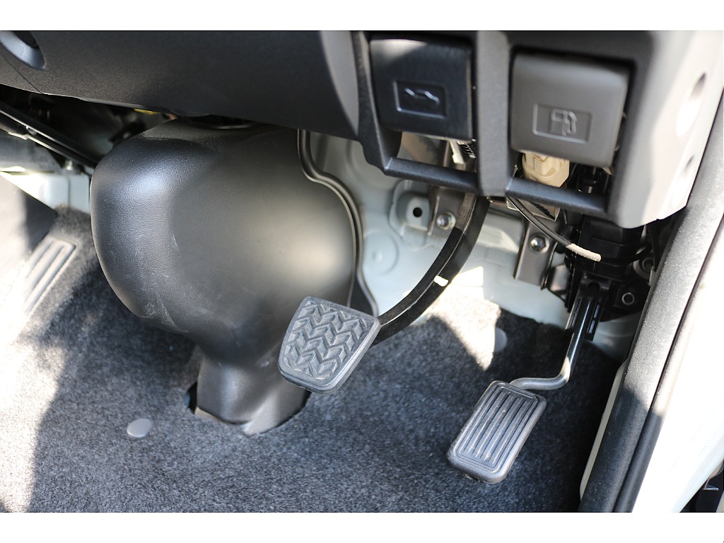 【R2年式/４ナンバー/ディーゼル2WD】★フルセグナビ★ローダウン★ベッドキット★他＊＊全国ご納車OK＊＊