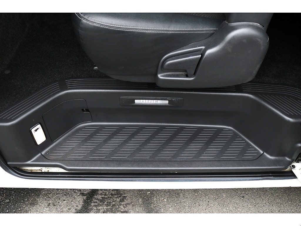 【R2年式/４ナンバー/ディーゼル2WD】★フルセグナビ★ローダウン★ベッドキット★他＊＊全国ご納車OK＊＊